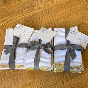 NWT Holiday Glitz White Cotton with Gold Crochet Napkins, set 12